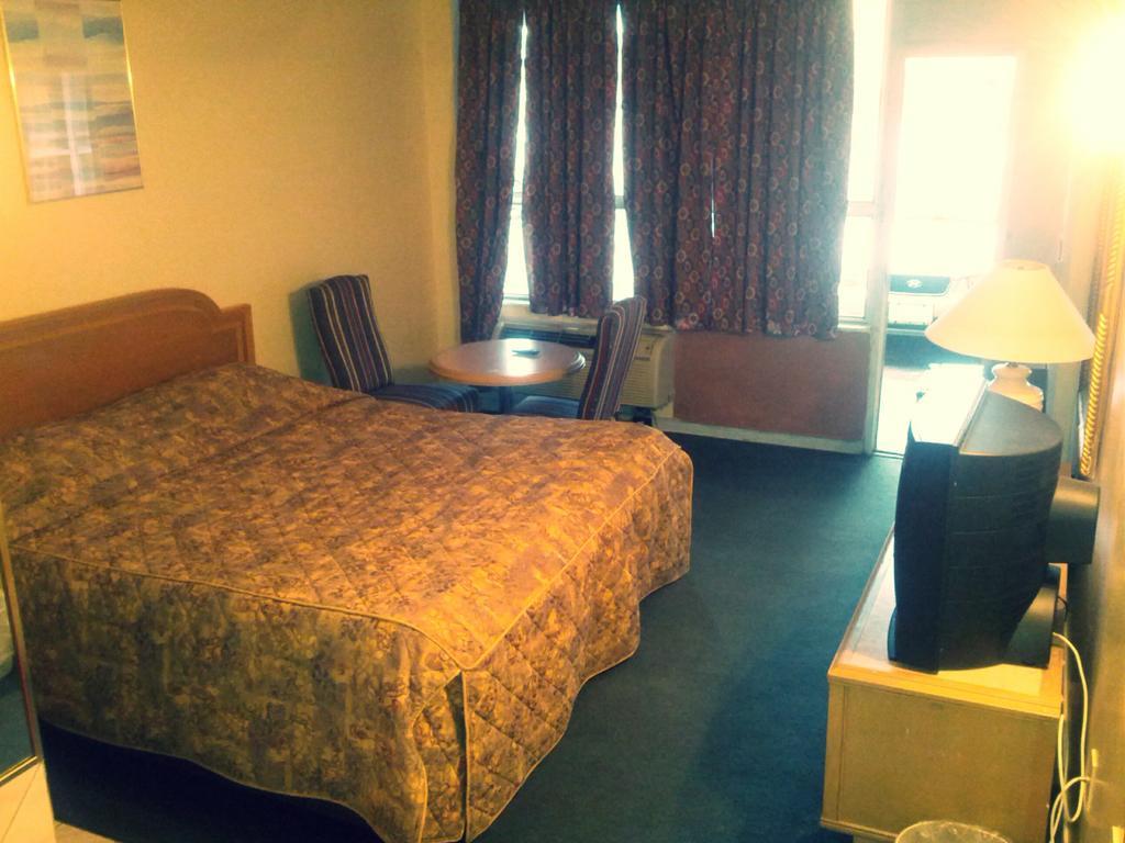Admiral Inn By The Falls Niagara Ruang foto