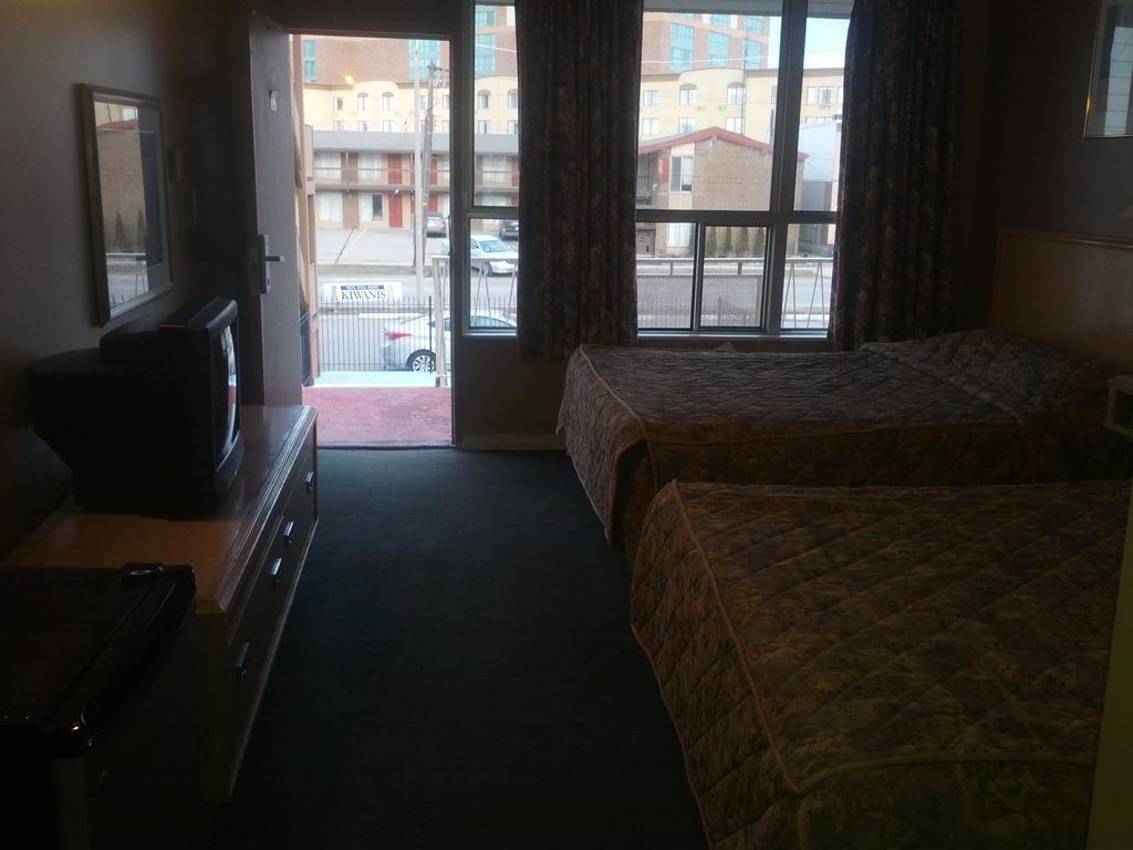 Admiral Inn By The Falls Niagara Ruang foto
