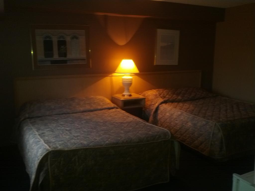Admiral Inn By The Falls Niagara Ruang foto